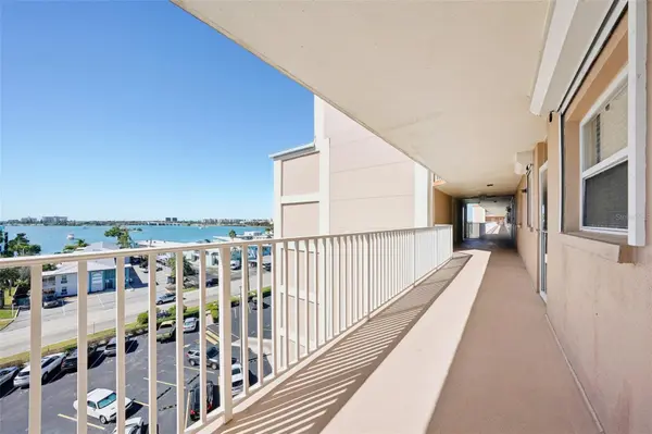 1847 SHORE DR S #711, South Pasadena, FL 33707