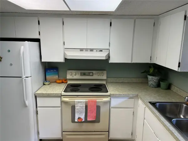 1100 E BAY DR #35, Largo, FL 33770