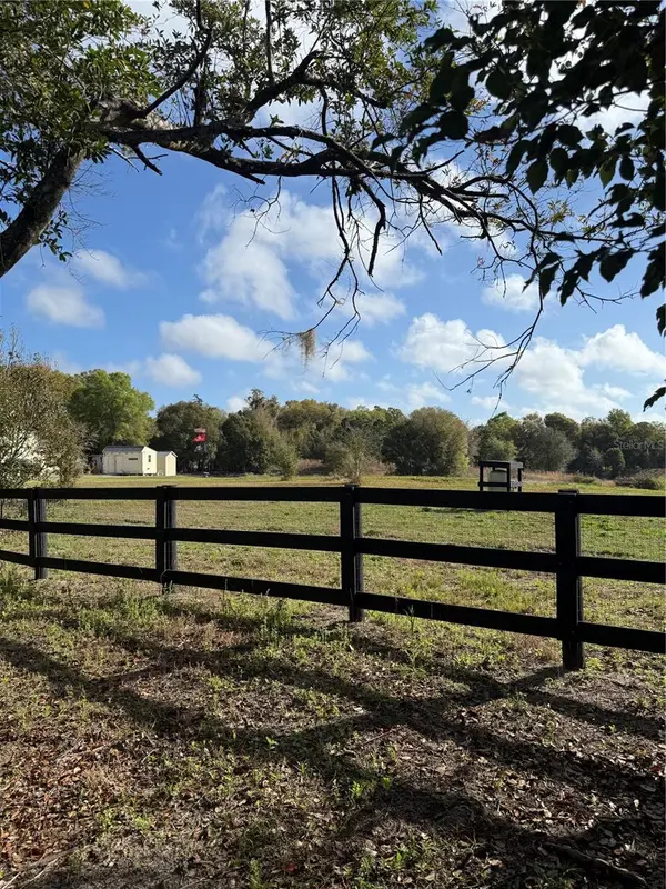 1043 HAZEN RD, Deland, FL 32720