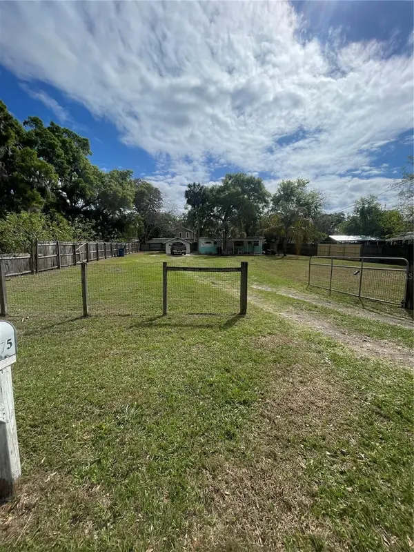 5075 CENTRAL AVE, De Leon Springs, FL 32130