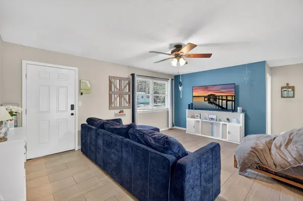 327 LONDON RD, Daytona Beach, FL 32117