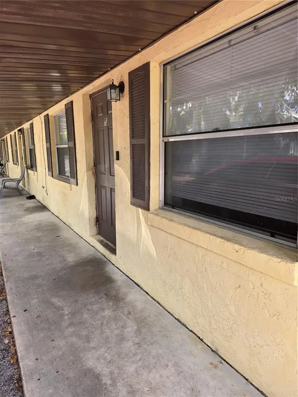 830 N CLAKE ST #1, Deland, FL 32724