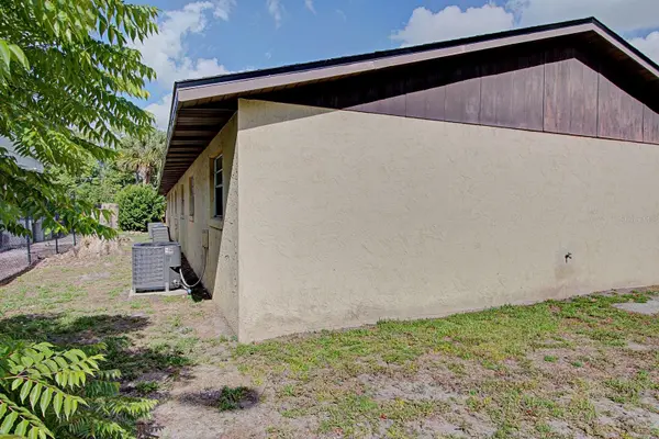 830 N CLAKE ST, Deland, FL 32724