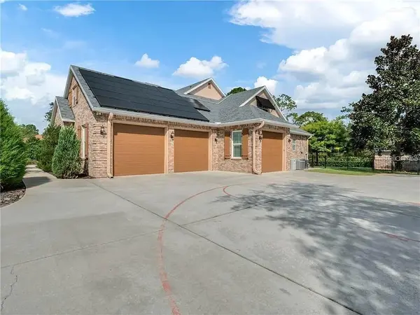 2660 WINNEMISSETT OAKS DR, Deland, FL 32724