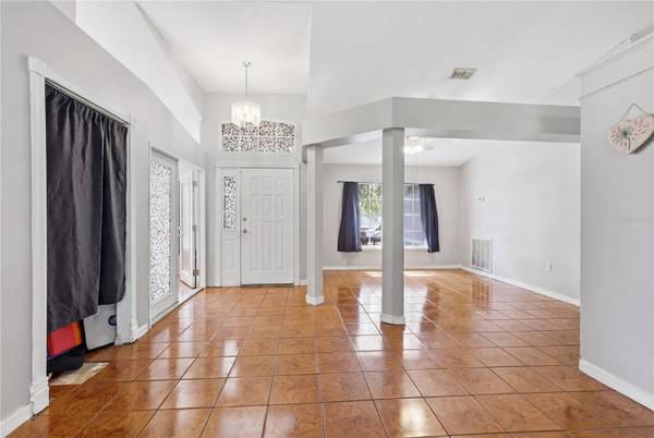 725 W 9TH ST, Deltona, FL 32725