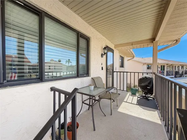 9961 EAGLES POINT CIR #4, Port Richey, FL 34668