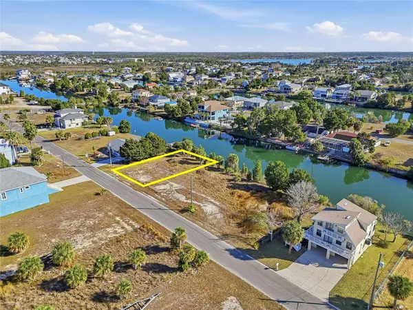 3318 GARDENIA DR, Hernando Beach, FL 34607