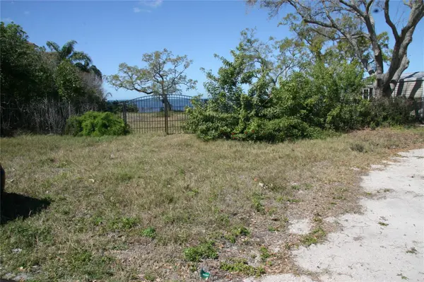 000 BLUFF BLVD, Holiday, FL 34691