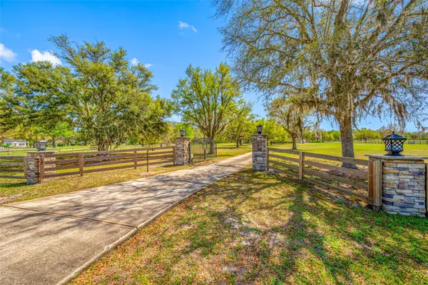 11939 PASCO TRAILS BLVD, Spring Hill, FL 34610