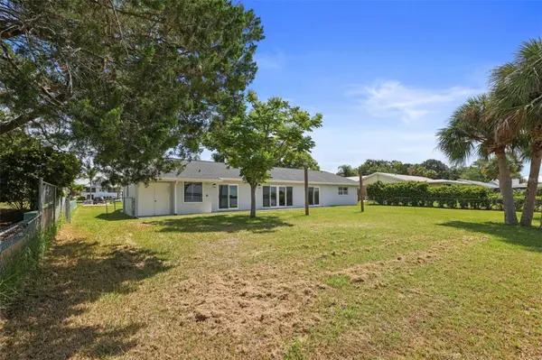 11930 W BAYSHORE DR, Crystal River, FL 34429