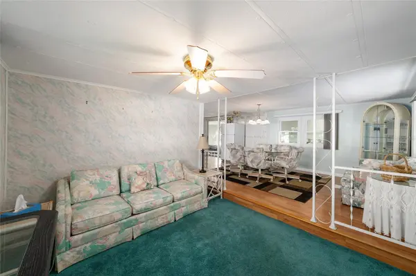 1027 VERMONT AVE, Lady Lake, FL 32159