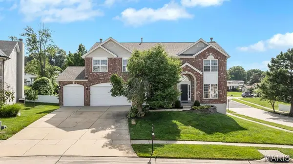 826 Summit Glen CT, Fenton, MO 63026