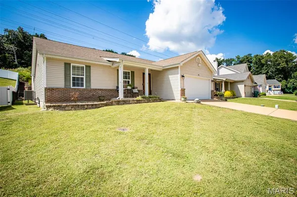 921 San Luis DR, Fenton, MO 63026