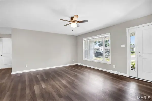 375 Albert DR, Florissant, MO 63031