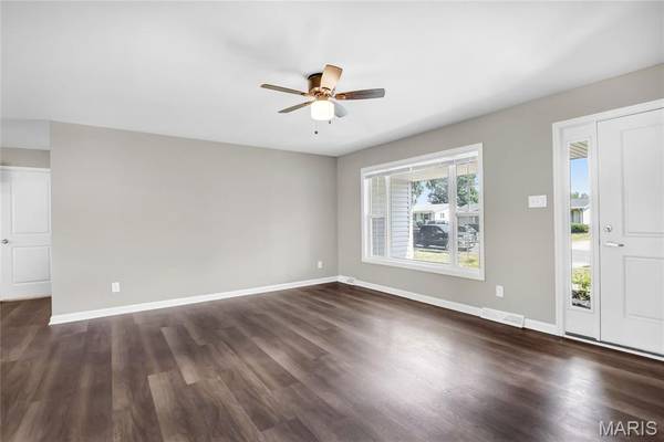 375 Albert DR, Florissant, MO 63031