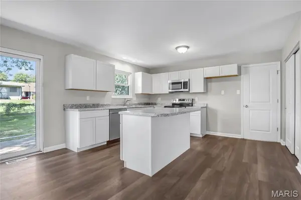 375 Albert DR, Florissant, MO 63031