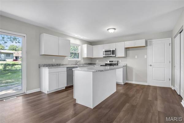 375 Albert DR, Florissant, MO 63031