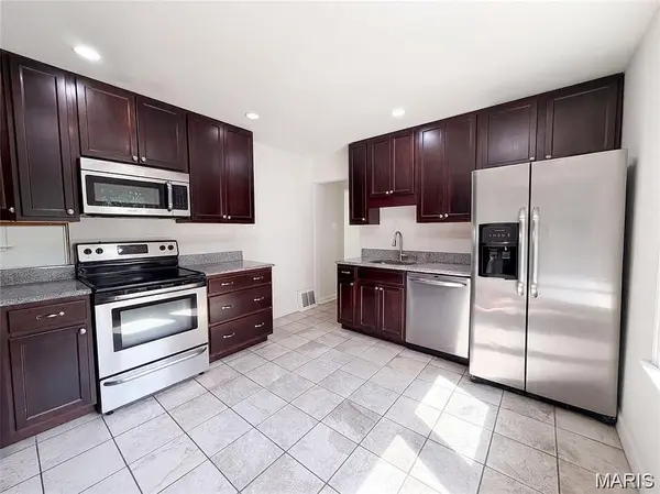 1320 Gahan Dr DR, Florissant, MO 63031