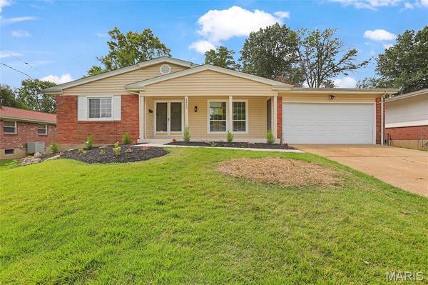 3950 Greengrass DR, Florissant, MO 63033