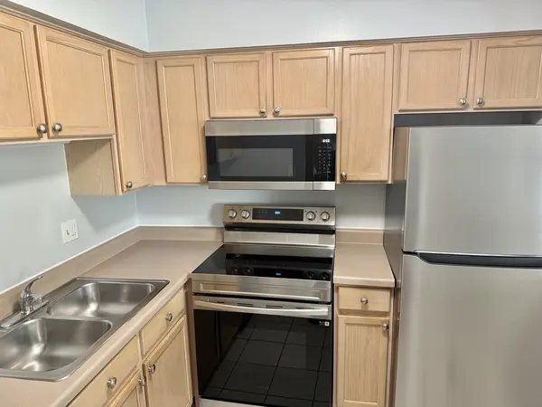985 S Court Of Shorewood CT #2B, Vernon Hills, IL 60061