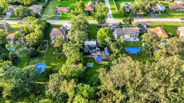 7555 W 105th ST, Palos Hills, IL 60465