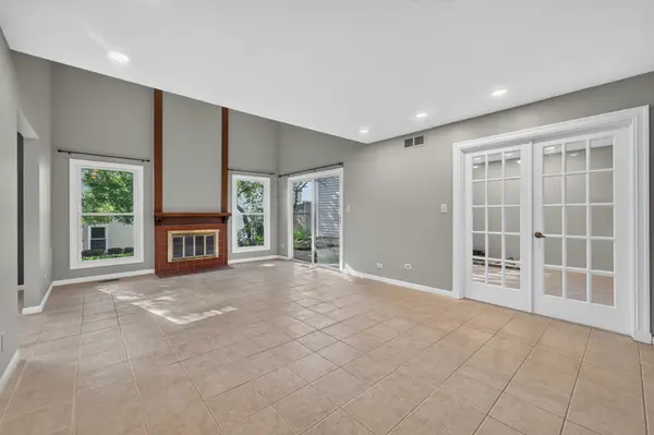 244 Coventry CT #244, Bloomingdale, IL 60108