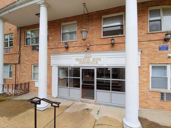 5920 N Kenmore AVE #202, Chicago, IL 60660
