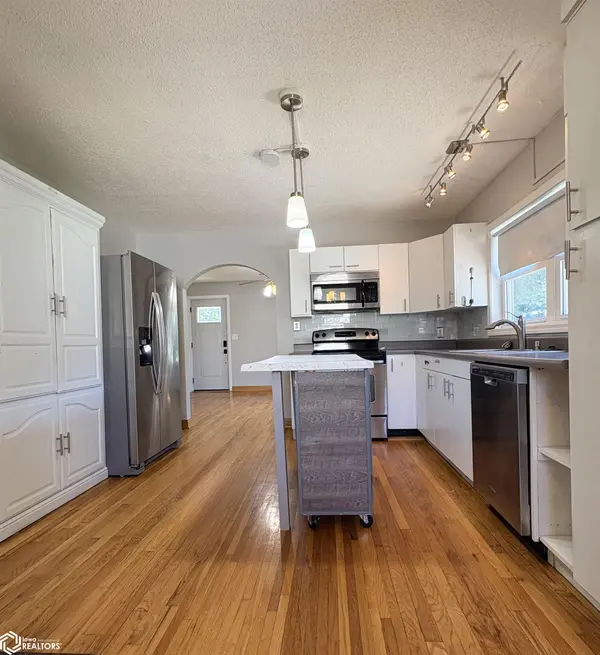 107 14Th AVE, Oskaloosa, IA 52577