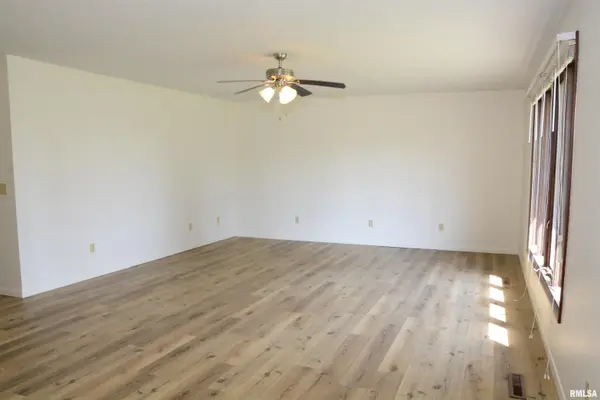 1220 MAPLE AVE, Macomb, IL 61455