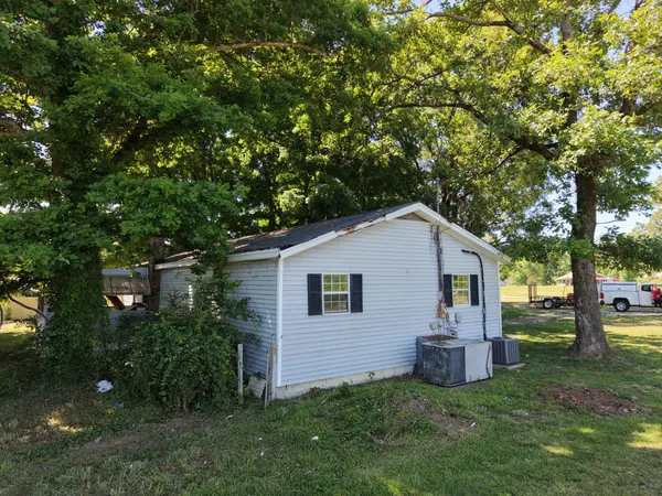 2040 Collinwood Hwy, Collinwood, TN 38450