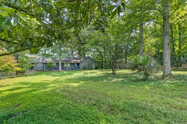 204 Red Bud Dr, Smithville, TN 37166