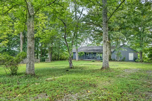 204 Red Bud Dr, Smithville, TN 37166