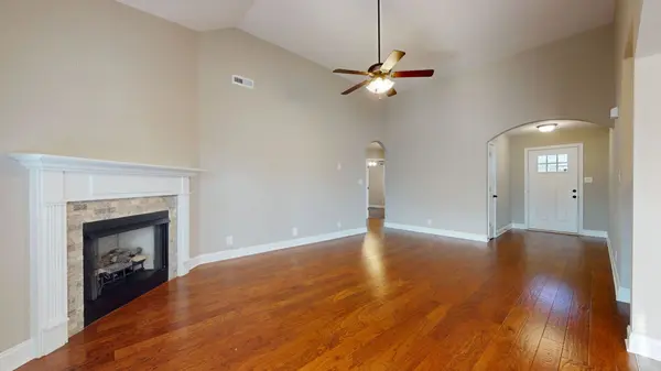 2353 Colston Dr, Clarksville, TN 37042