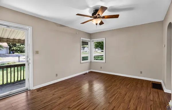 2218 SW Seabrook AVE, Topeka, KS 66614