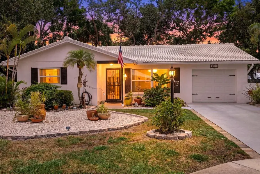 4305 CHINABERRY CIR, Bradenton, FL 34208