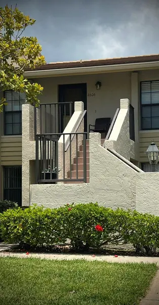 4606 WEYBRIDGE #26, Sarasota, FL 34235