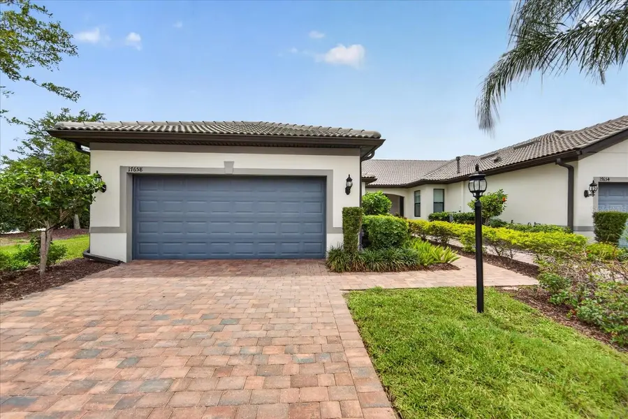 17658 CAMDEN DR, Bradenton, FL 34202