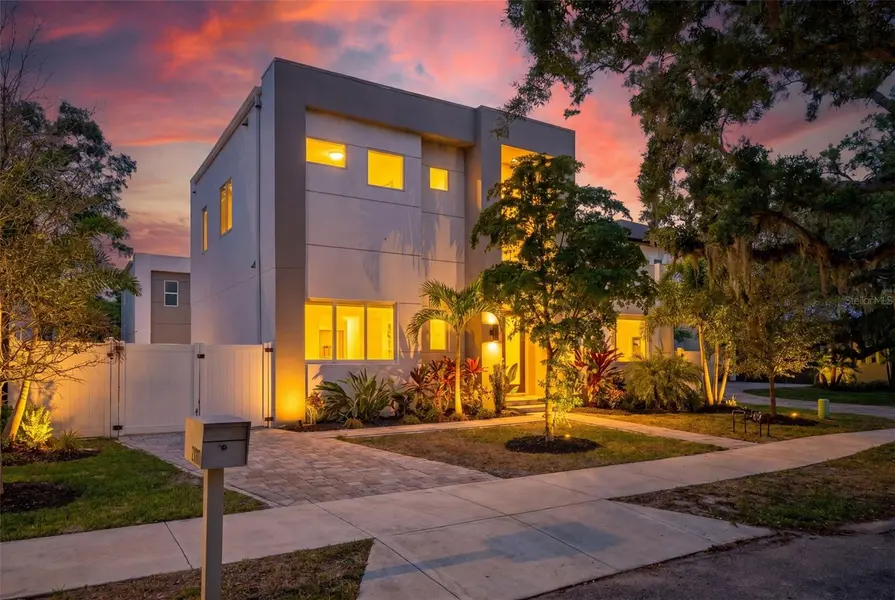 2430 FLOYD ST, Sarasota, FL 34239
