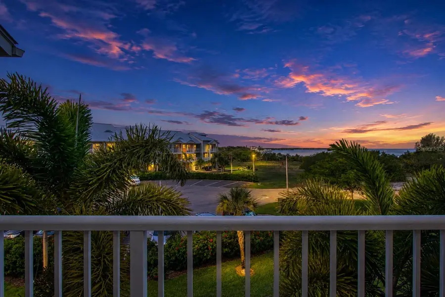 3273 MANGROVE POINT DR, Ruskin, FL 33570