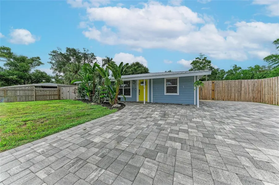 3138 WILLIAMSBURG ST, Sarasota, FL 34231