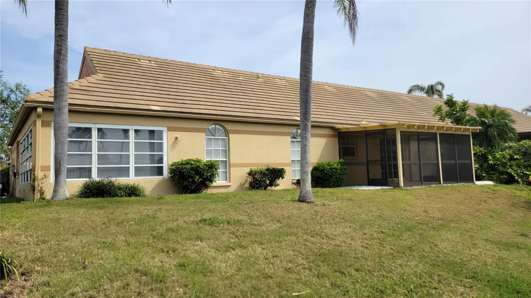 3520 57TH AVENUE CIR W #10, Bradenton, FL 34210