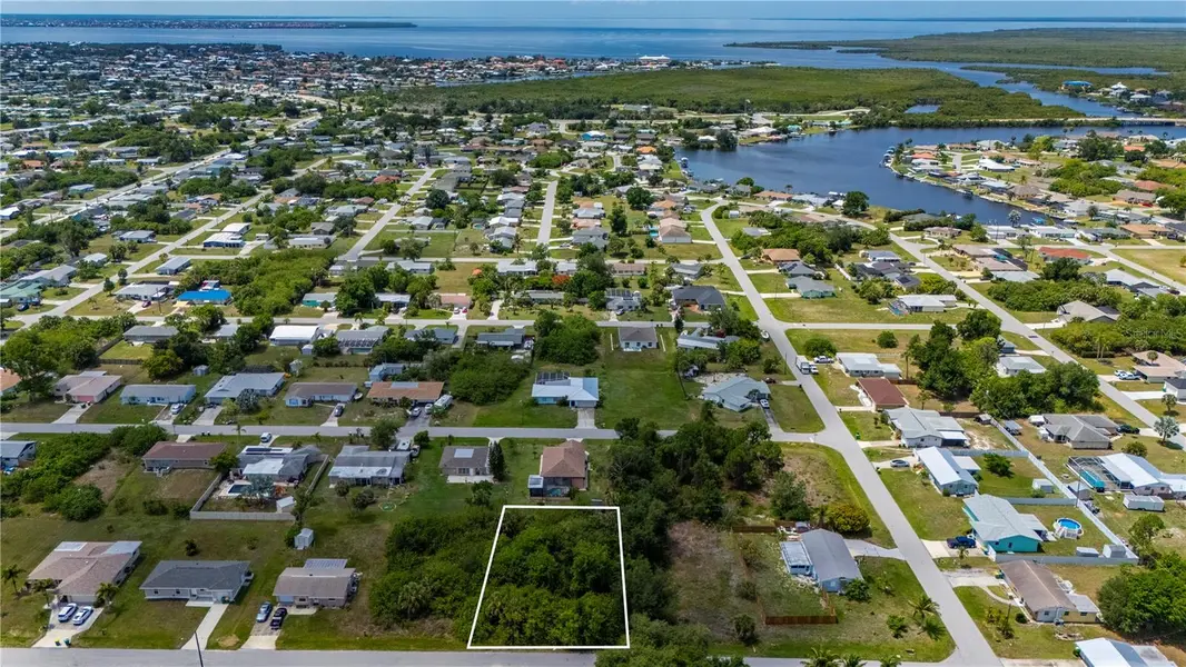 209 FORREST AVE NW, Port Charlotte, FL 33952