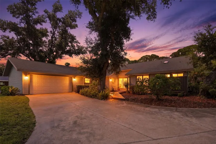 881 PINTO CIR, Nokomis, FL 34275