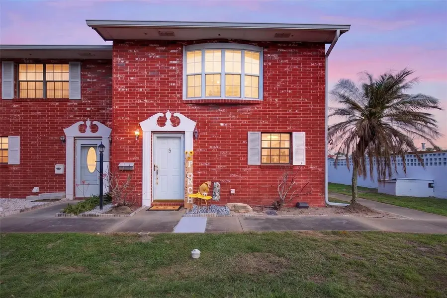 2250 S PALMETTO AVE #J-5, South Daytona, FL 32119