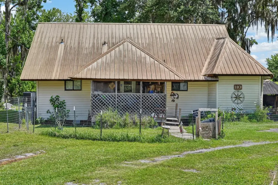 110 W PALM AVE, Crescent City, FL 32112