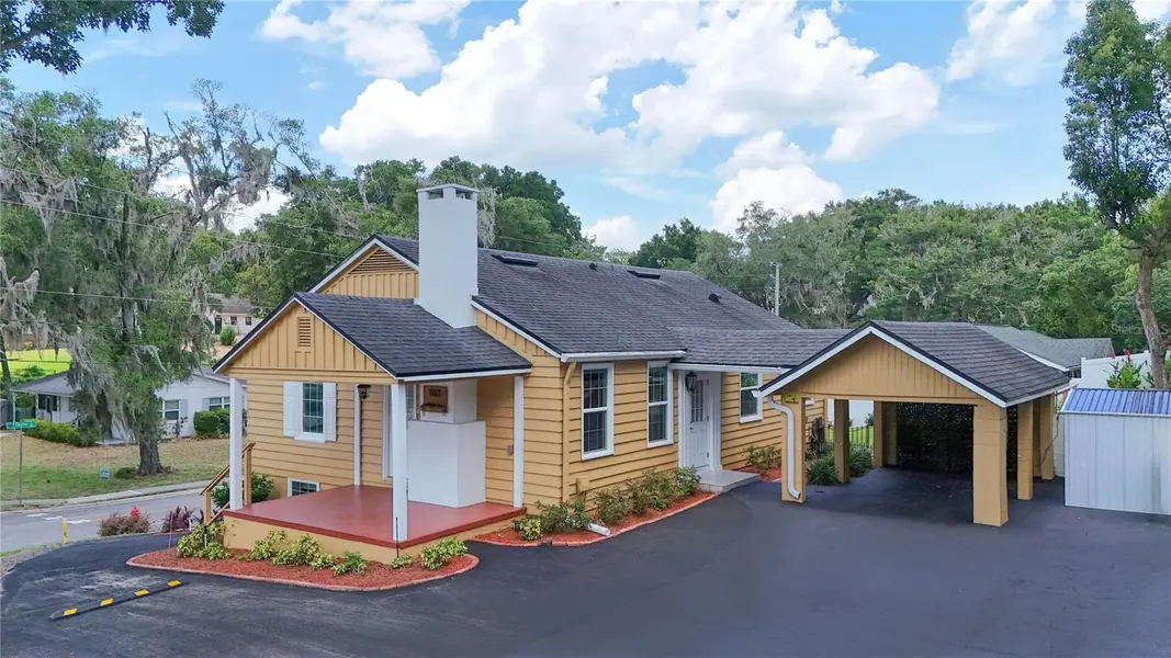 102 N CLAYTON ST, Mount Dora, FL 32757