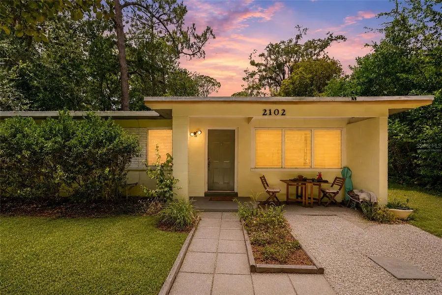2102 NE 8TH ST, Gainesville, FL 32609