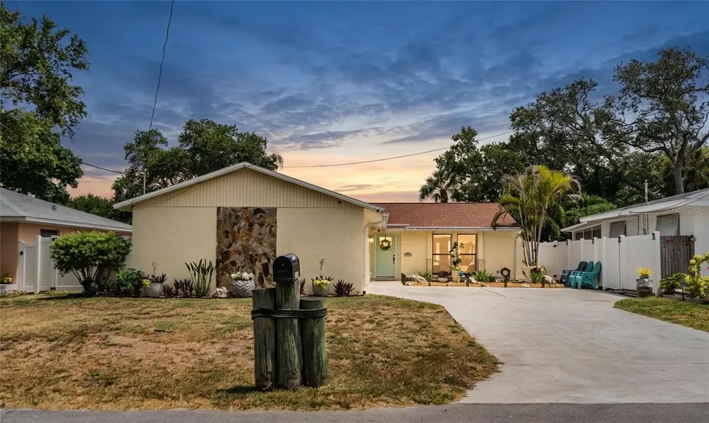 14803 SUNSET DR, Largo, FL 33774