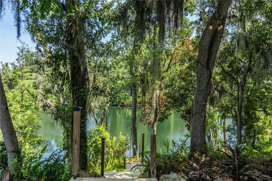 950 LAKE COVE TRL, Lakeland, FL 33813