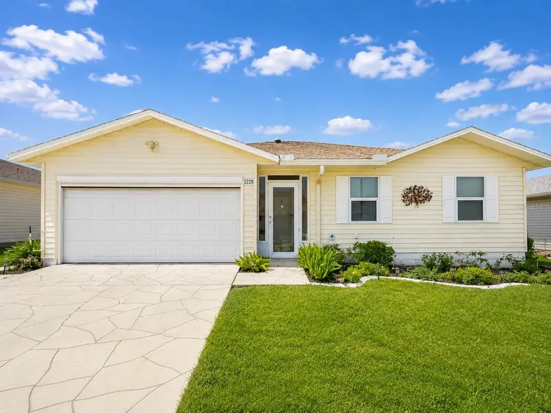 2228 GRAND CYPRESS DR, Lakeland, FL 33810